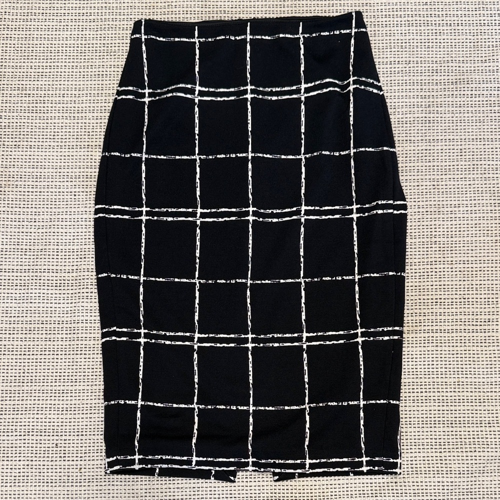 🔥🔥5/$25! Express Black and White Windowpane Print Knit Pencil Skirt